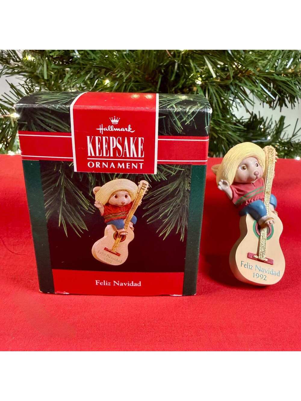 Feliz Navidad Hallmark Keepsake Ornament - 1992 - Mouse with Guitar